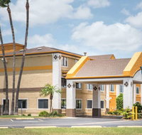 Super 8 Harlingen - Accommodation Denver