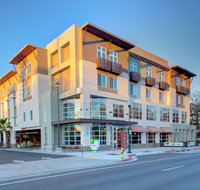 Holiday Inn Windsor Wine Country - Accommodation Denver