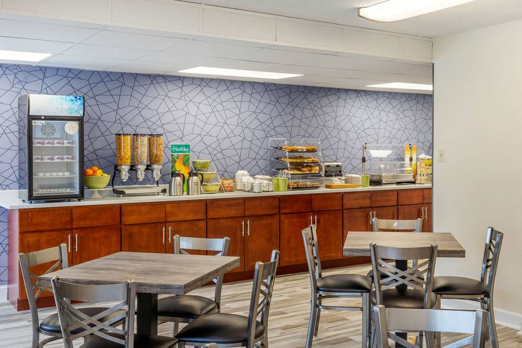 Quality Inn & Suites - thumb 10