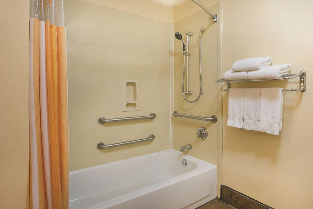 La Quinta Inn & Suites Dallas Mesquite - thumb 8