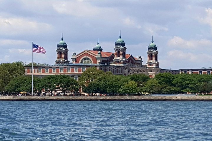 Statue Of Liberty And Ellis Island Tour - thumb 4