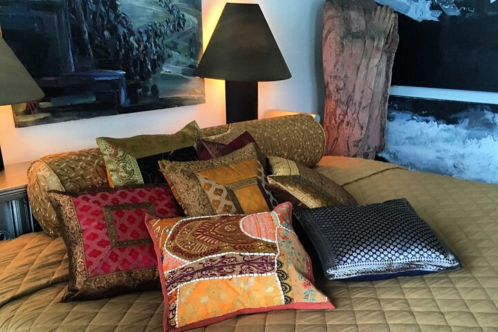 Sound Bath Meditation And Yoga Experience: Retail Therapy Gift For Women - thumb 1