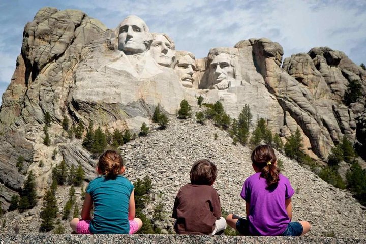 Mount Rushmore & Black Hills Tour Including 2 Meals & A Music Variety Show - thumb 1