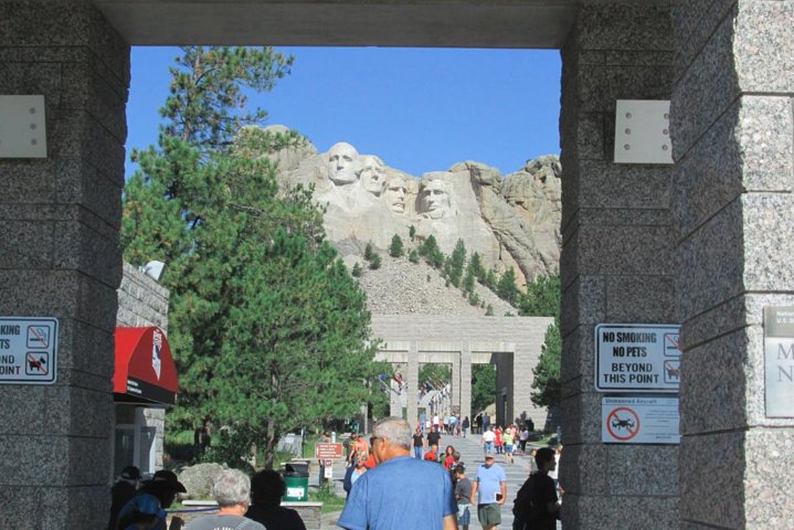 Mount Rushmore & Black Hills Tour Including 2 Meals & A Music Variety Show - thumb 4
